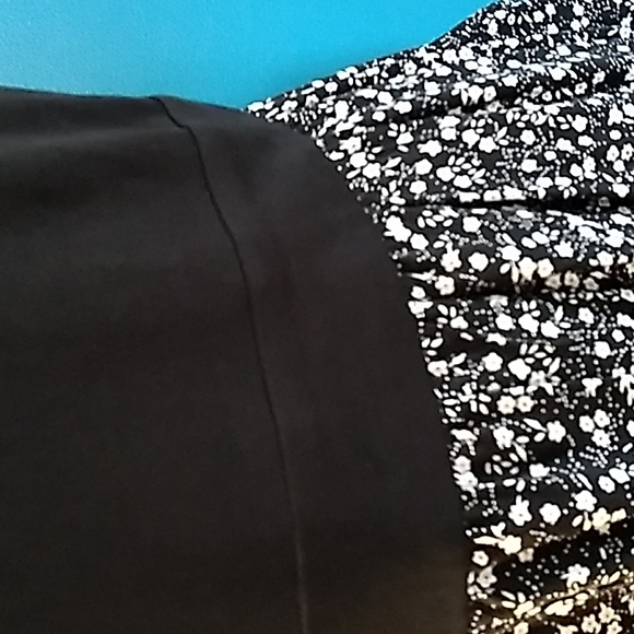 Torrid Cold Shoulder Dress 👗 - Picture 5 of 9